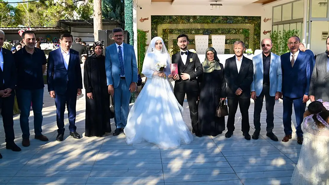 Yaşar Toy'un kızı dünyaevine girdi