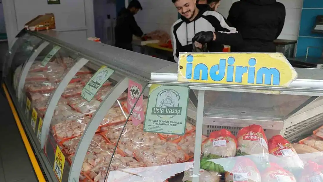 Zehirlenmeler tavuk fiyatlarını baskıladı