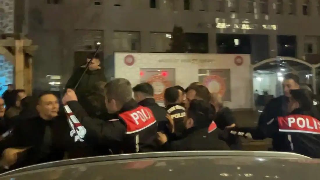 Arazi cinayeti davasında karar çıktı, adliye önü savaş alanına döndü