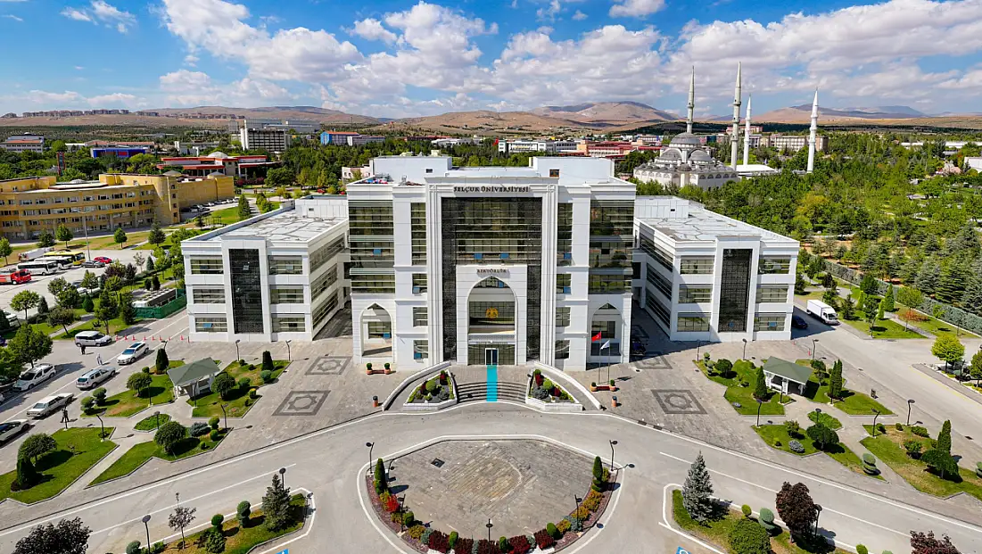 'Dünyanın En Etkili Bilim İnsanları' listesine Selçuk'tan 23 akademisyen