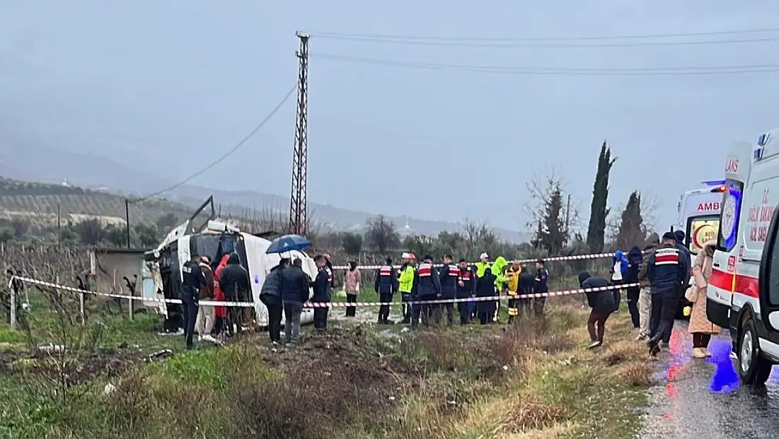 Sağlıkçı servisi üzüm bağına uçtu: 25 yaralı