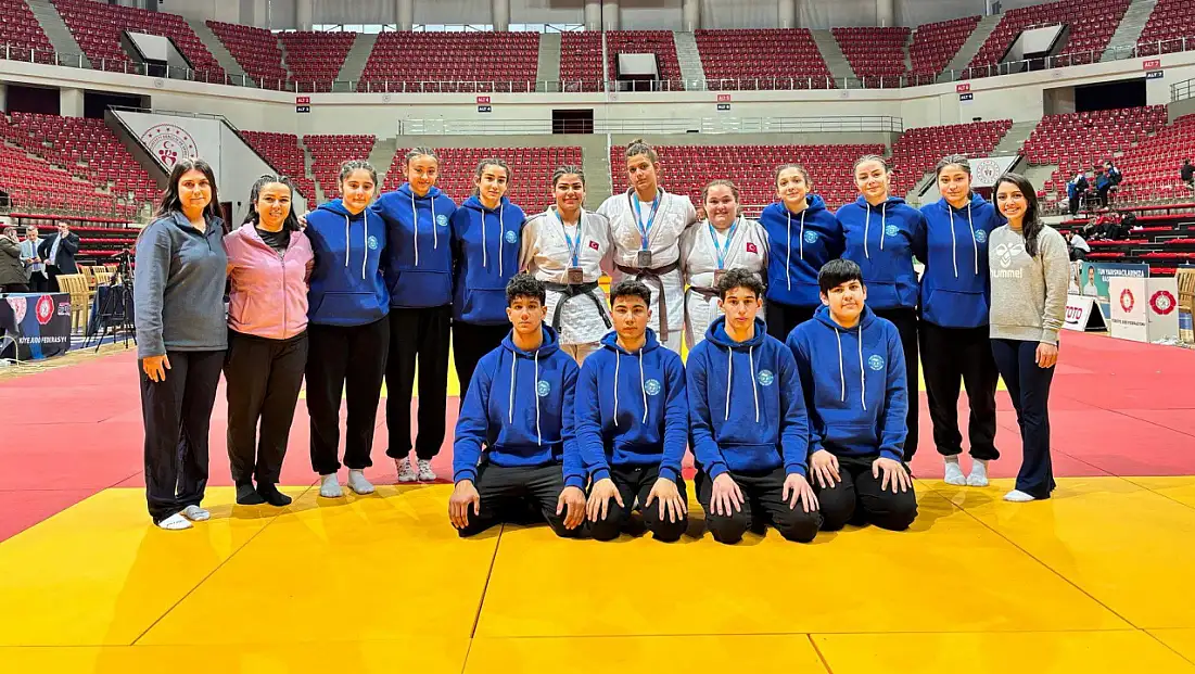 Salihlili judoculardan Konya’da madalya yağmuru: Hira kılkış Türkiye ikincisi oldu