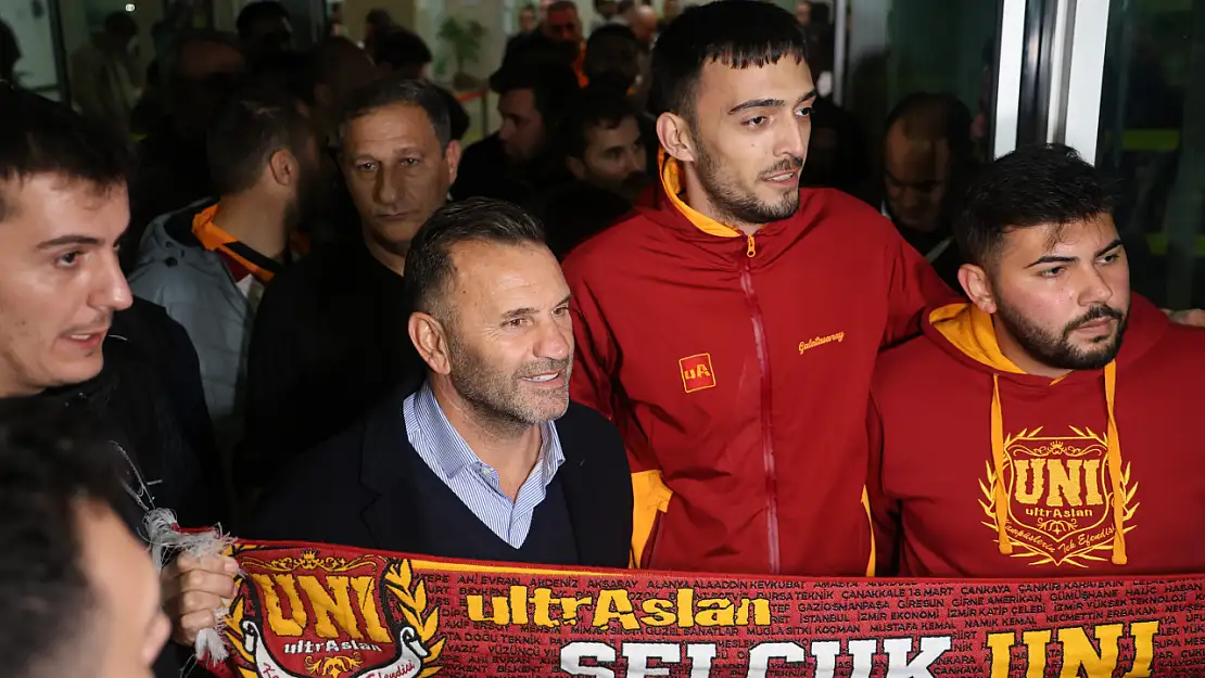 Galatasaray Konya'ya ulaştı: Okan Buruk ve öğrencilerine yoğun ilgi