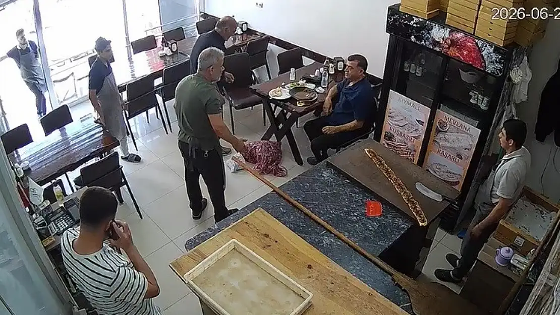 Konya'da etli ekmek salonunda can pazarı: Heimlich manevrası hayat kurtardı