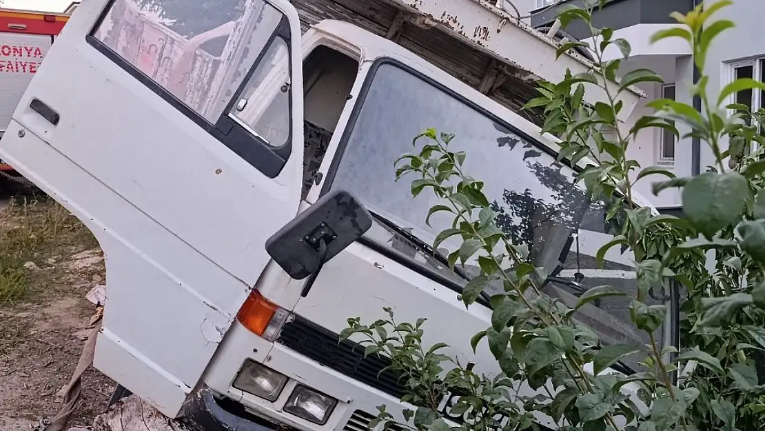 Konya'da genç, dehşeti yaşadı! Kamyoneti durdurmak isterken sıkıştı