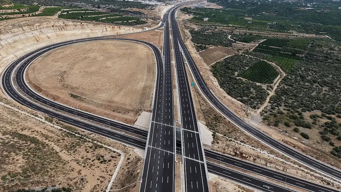 Trafiğe neşter: Konya-Mersin transit trafiğini rahatlatan otoyol trafiğe açıldı