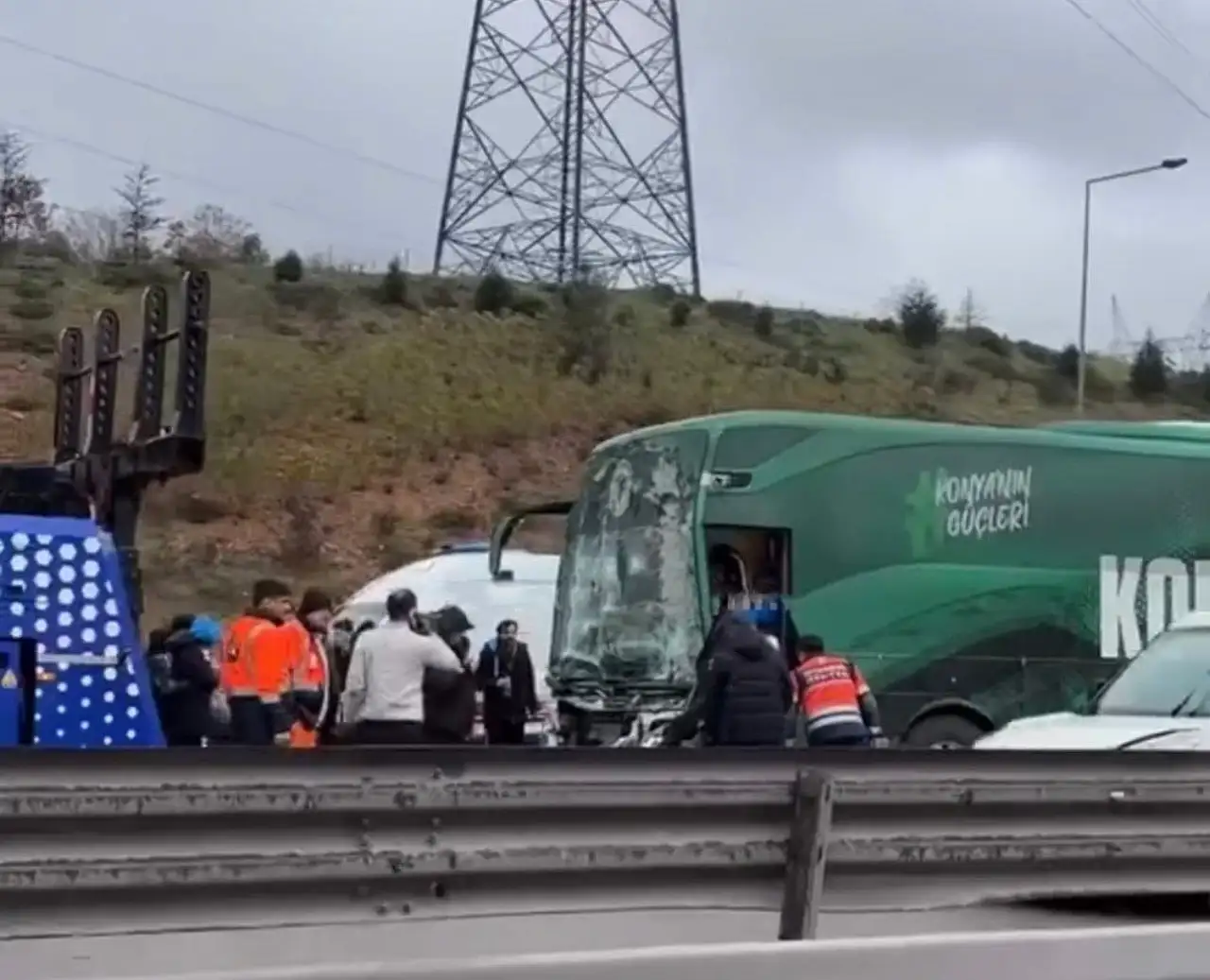 Konyaspor otobüsü Tem otoyolunda kaza yaptı