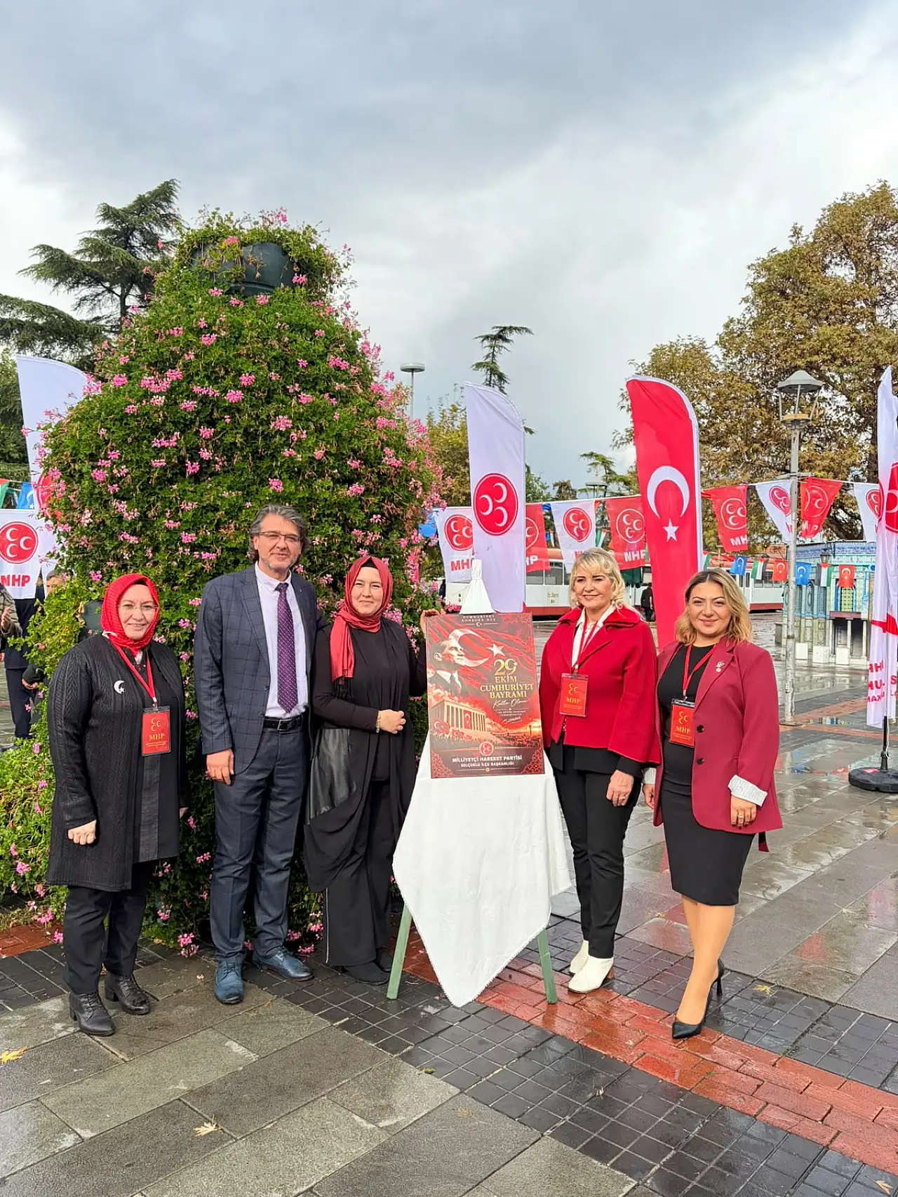 MHP Selçuklu İlçe Başkanlığı'ndan anlamlı buluşma: Kültürpark'ta Cumhuriyet'in 103. yılı coşkusu!