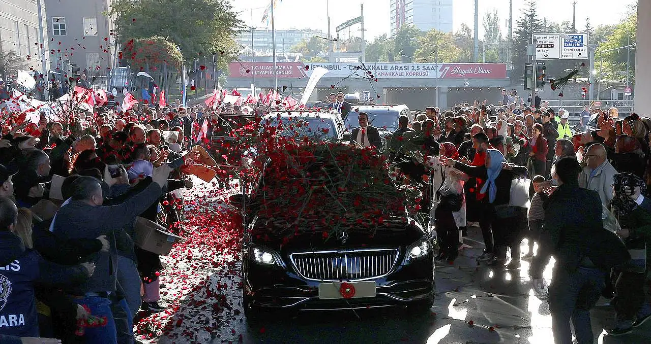 Gazeteci Yazar Hüseyin Besli: 'Lider doğulur ama liderlik işlenir'