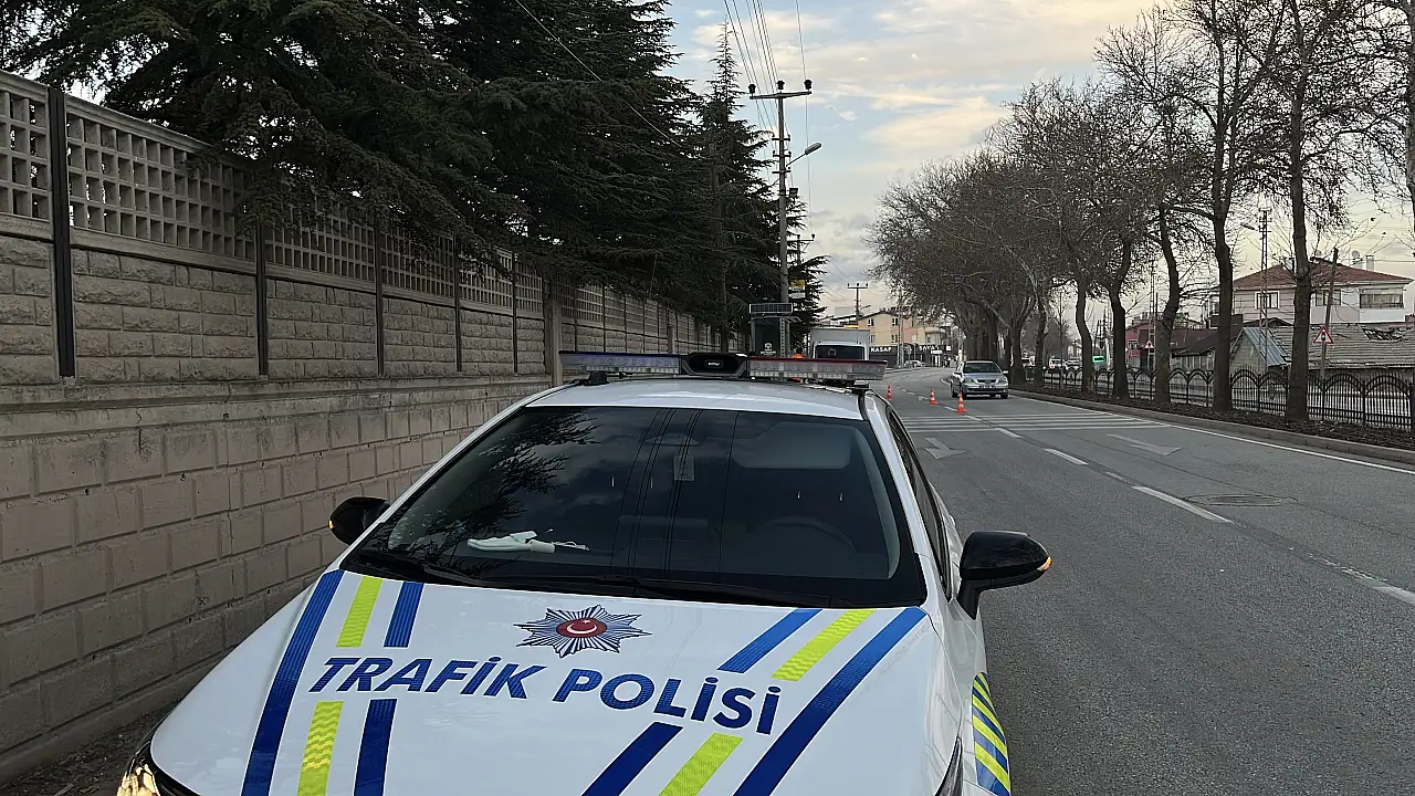 Konya merkezde motosiklet durağa çarptı, 17 yaşındaki genç hayatını kaybetti