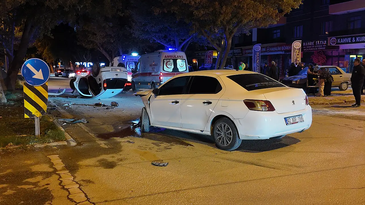 Konya merkezde kaza! Araç takla attı