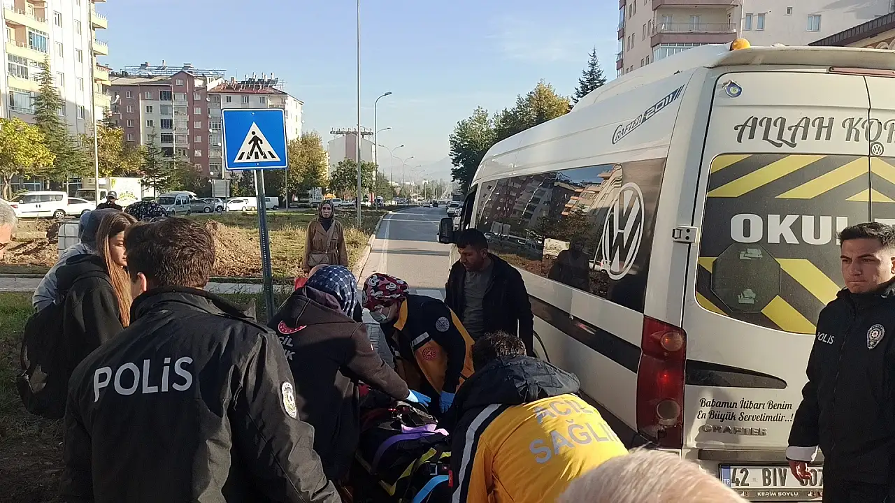Seydişehir'de peş peşe kazalar: Otomobil ağaca çarptı, minibüsle motosiklet çarpıştı