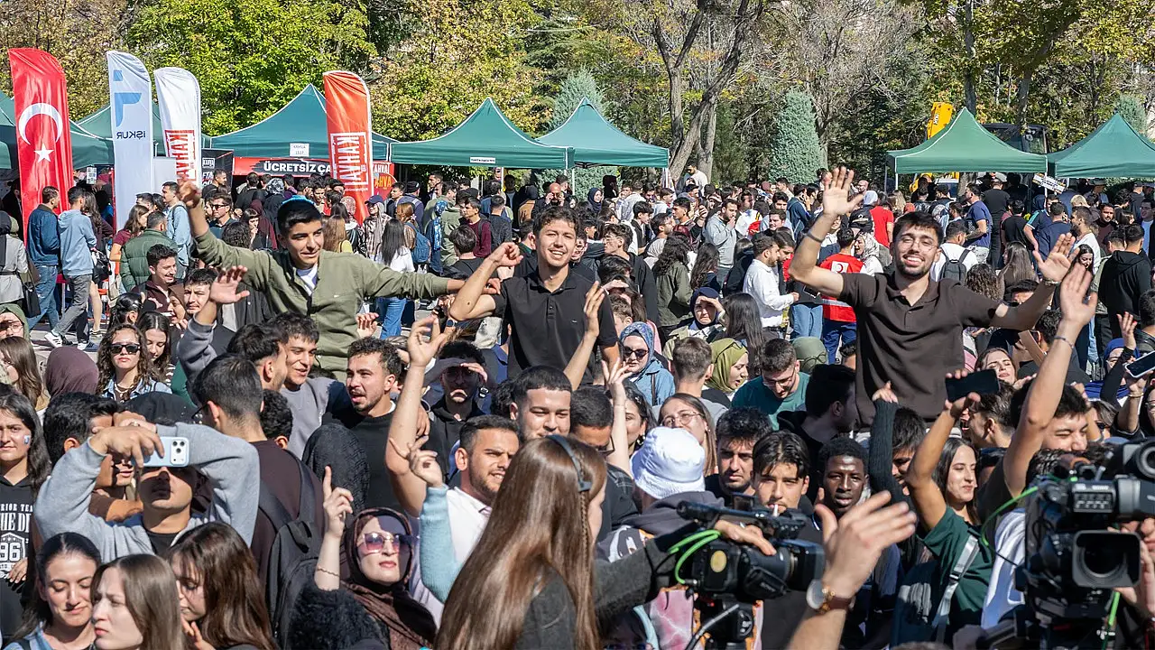 Selçuk Üniversitesi'nde şenlik: Konya pilavi ikram edildi