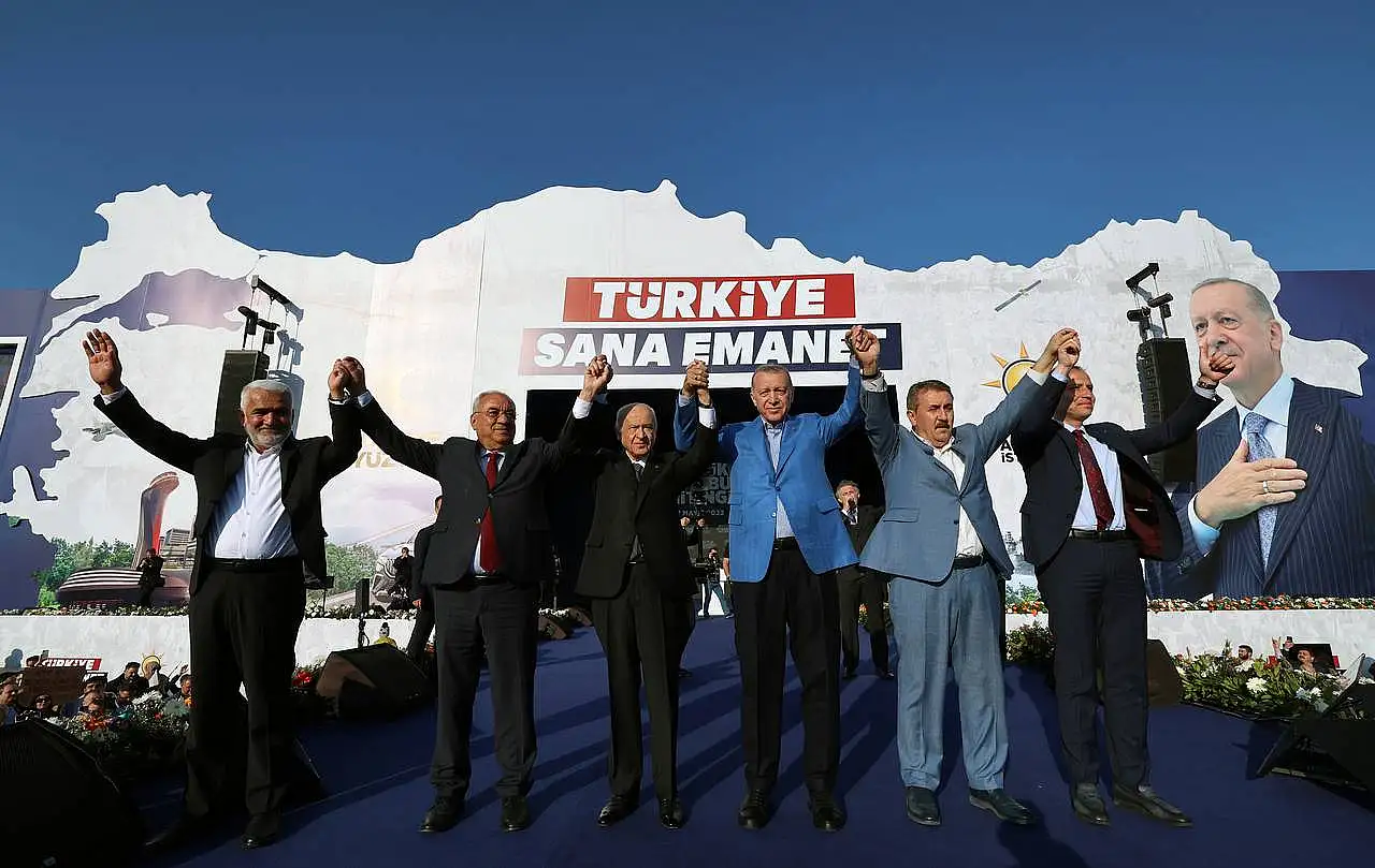Gazeteci Yazar Hüseyin Besli: 'Lider doğulur ama liderlik işlenir'