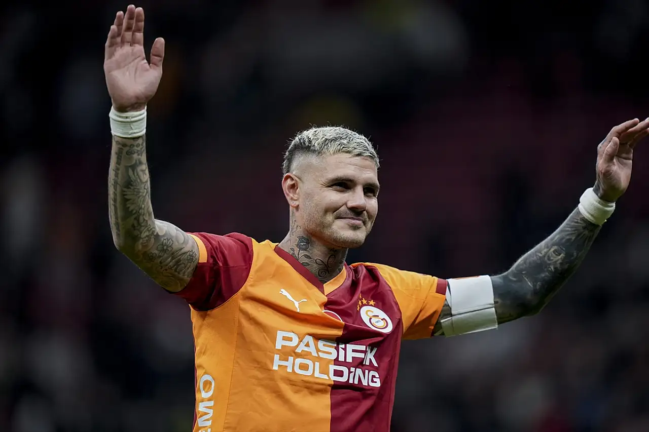 Aslan zirveyi bırakmıyor! Evinde rahat kazandı