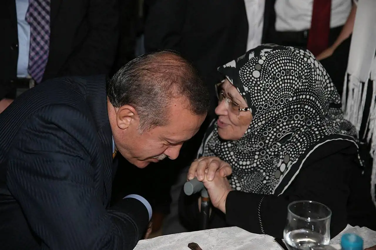 Gazeteci Yazar Hüseyin Besli: 'Lider doğulur ama liderlik işlenir'