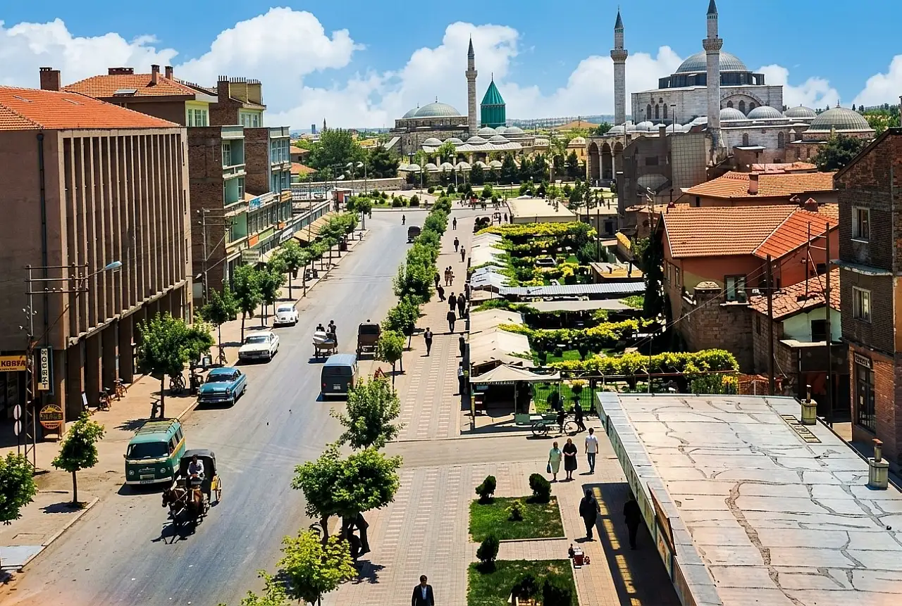 Konya'nın Kalbi: Türbe Önü