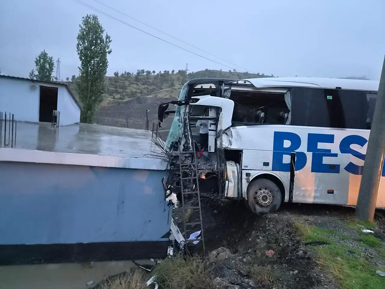 Otobüs ile tır çarpıştı! 15 yaralı