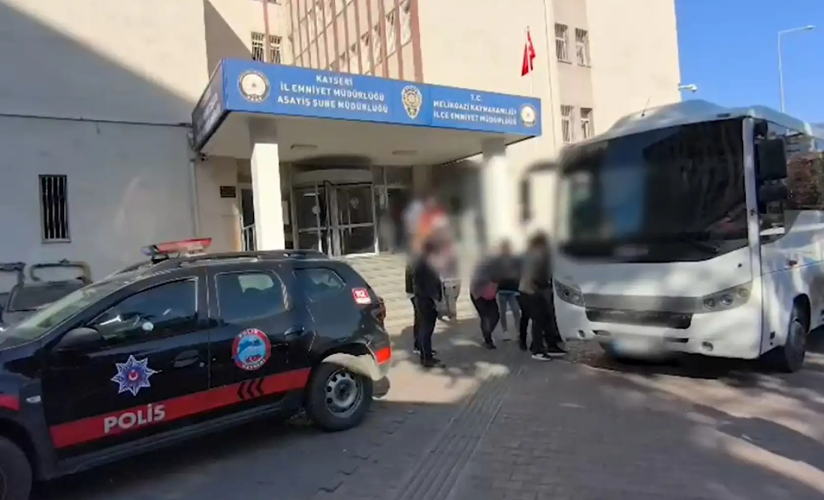 Masaj salonu kisvesi altında fuhuş skandalı: 10 şüpheli tutuklandı
