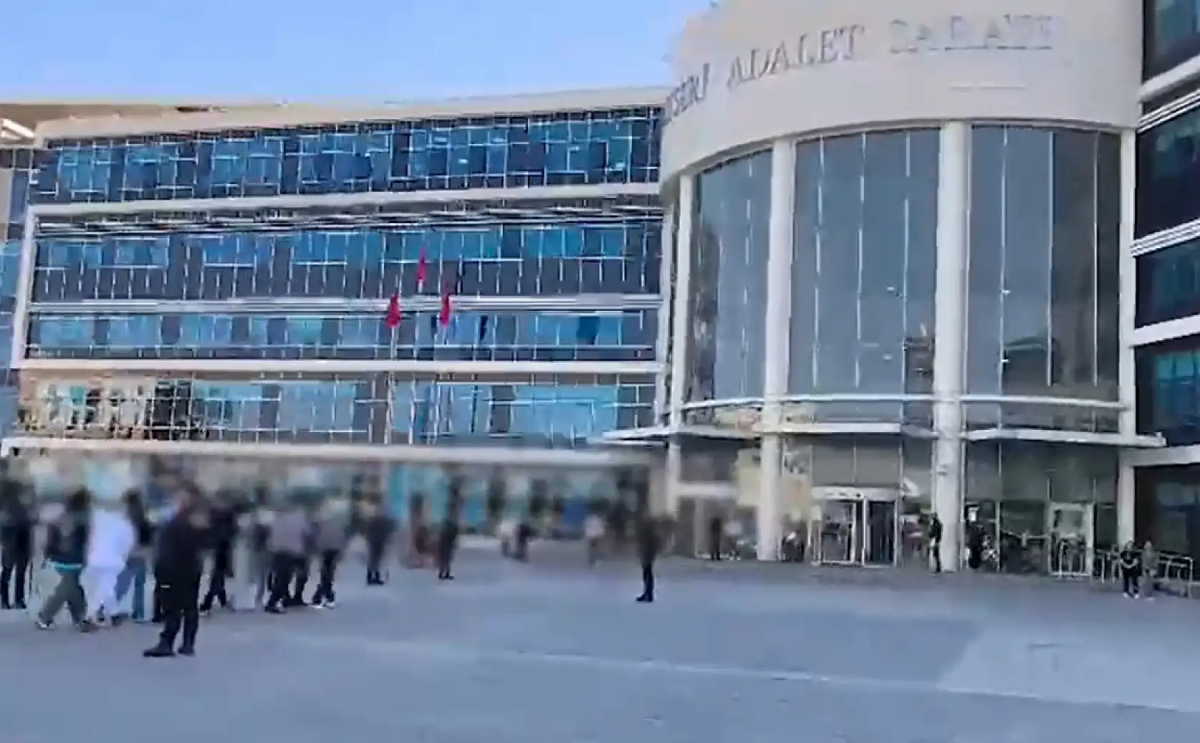 Masaj salonu kisvesi altında fuhuş skandalı: 10 şüpheli tutuklandı
