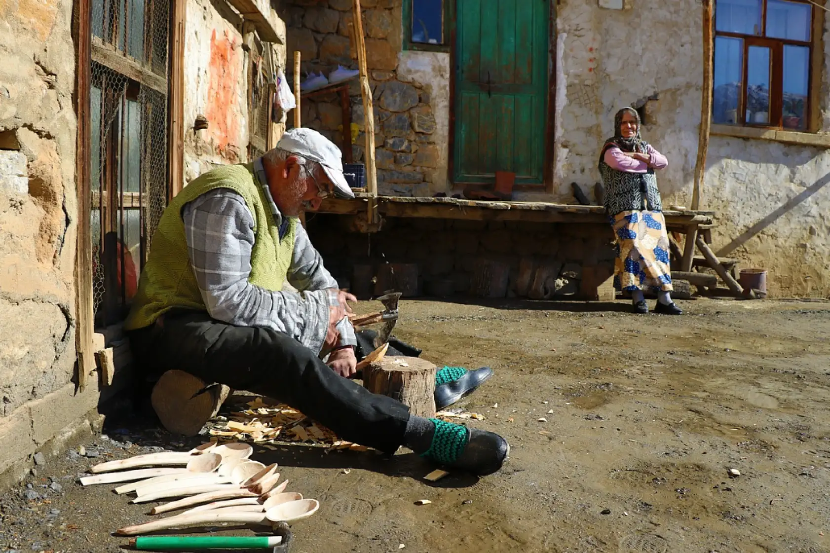 Konya'da yarım asırlık ata mirası: İlyas Usta ağaçları sanata dönüştürüyor