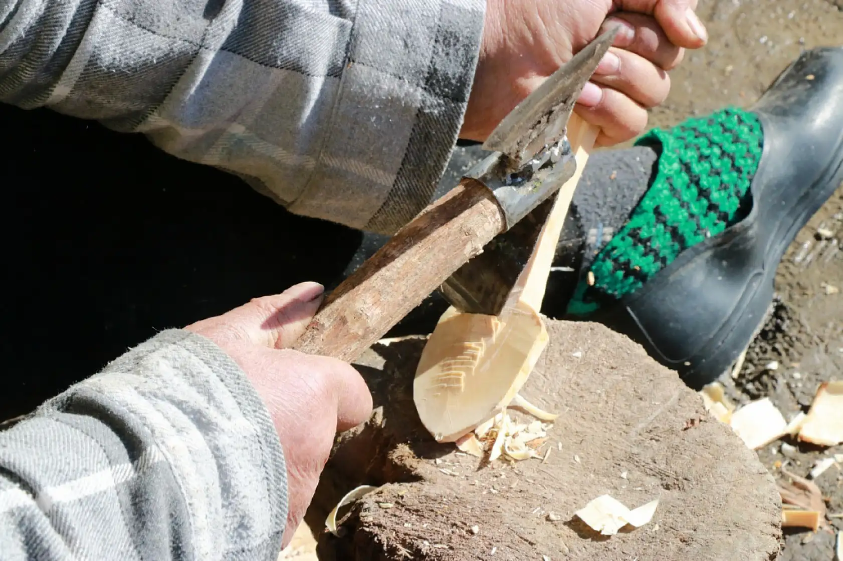 Konya'da yarım asırlık ata mirası: İlyas Usta ağaçları sanata dönüştürüyor
