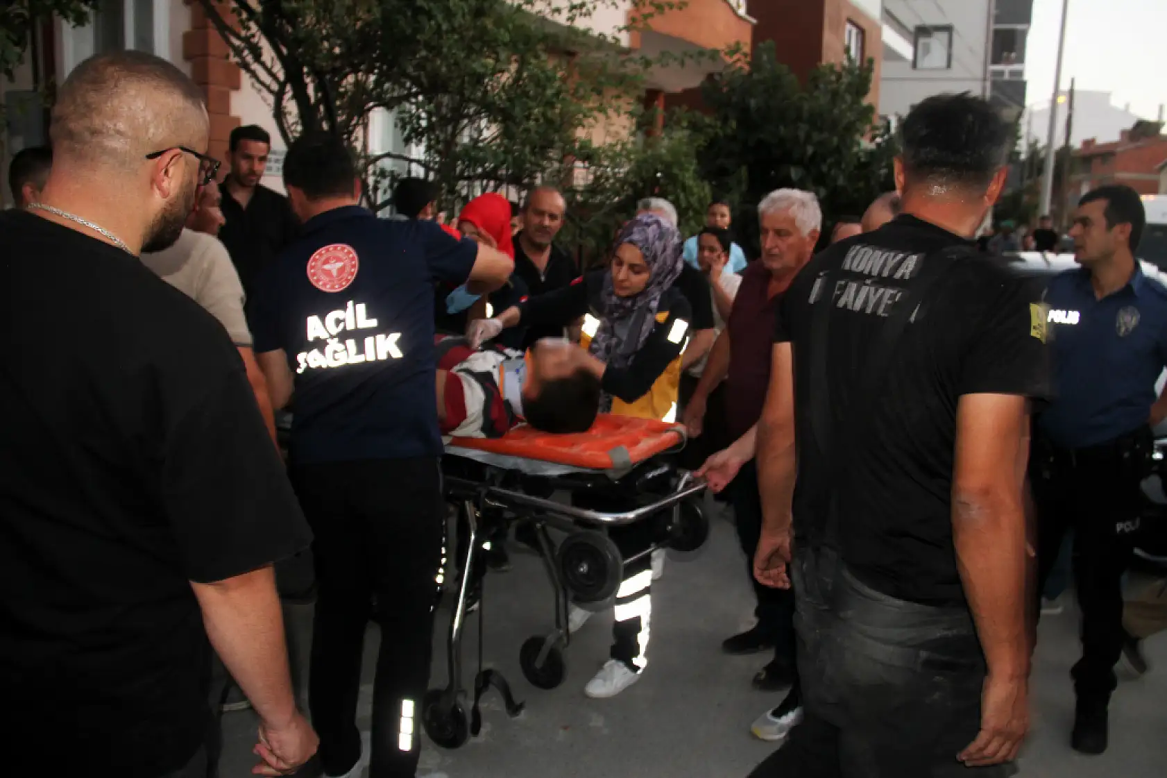 Konya'da genç, dehşeti yaşadı! Kamyoneti durdurmak isterken sıkıştı