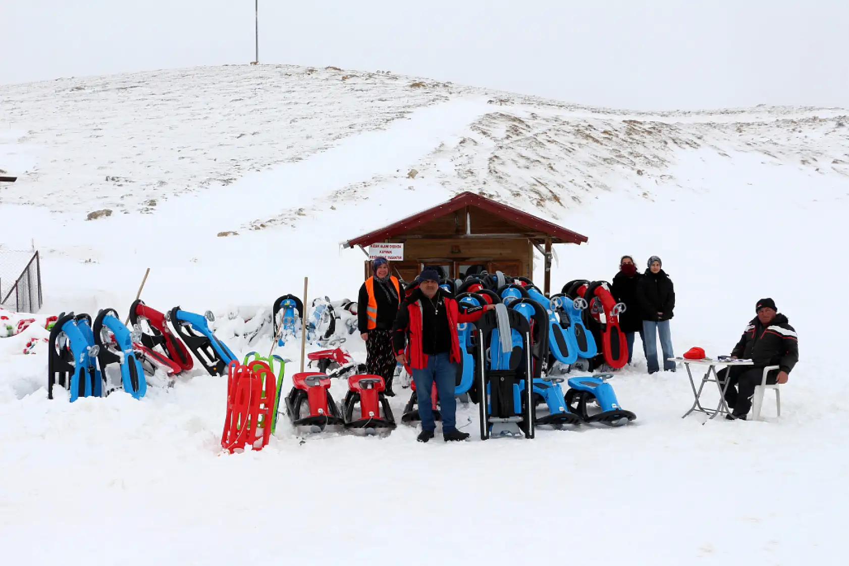 Akdeniz'in zirvesi Davraz'da kar kalınlığı 80 santime ulaştı: Konyalılardan yoğun ilgi