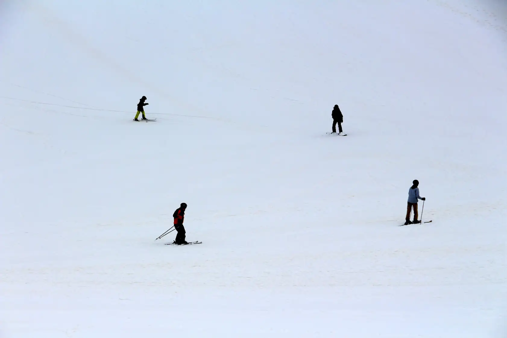 Akdeniz'in zirvesi Davraz'da kar kalınlığı 80 santime ulaştı: Konyalılardan yoğun ilgi