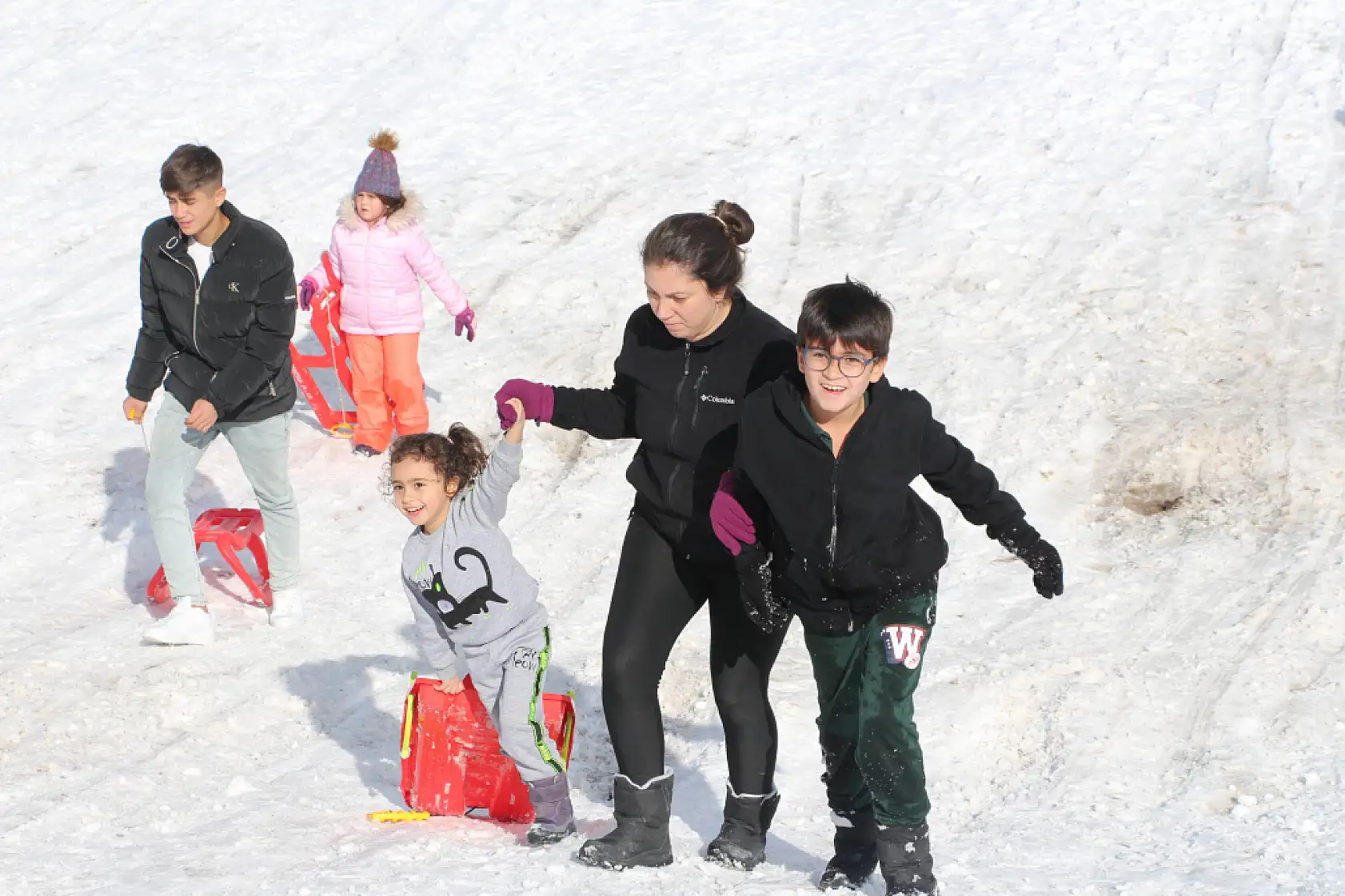 Akdeniz'in zirvesi Davraz'da kar kalınlığı 80 santime ulaştı: Konyalılardan yoğun ilgi