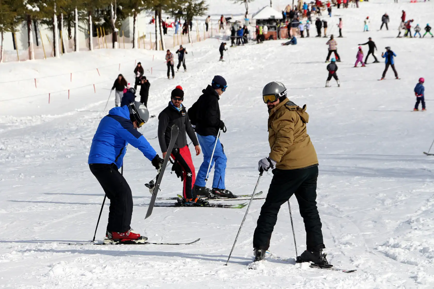 Akdeniz'in zirvesi Davraz'da kar kalınlığı 80 santime ulaştı: Konyalılardan yoğun ilgi