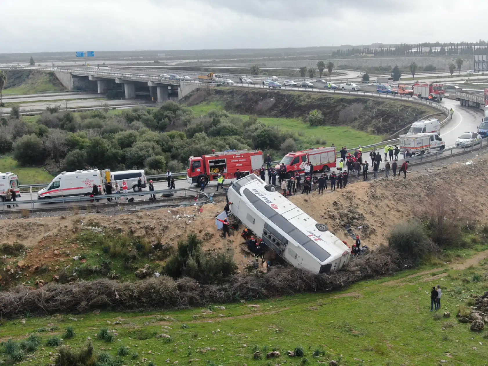 Yan yana defnedildiler: Konya'da anne ve kızından geriye acı hikaye kaldı