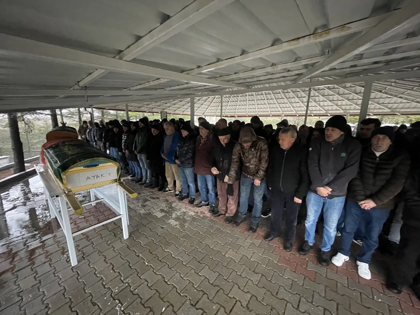 Yan yana defnedildiler: Konya'da anne ve kızından geriye acı hikaye kaldı