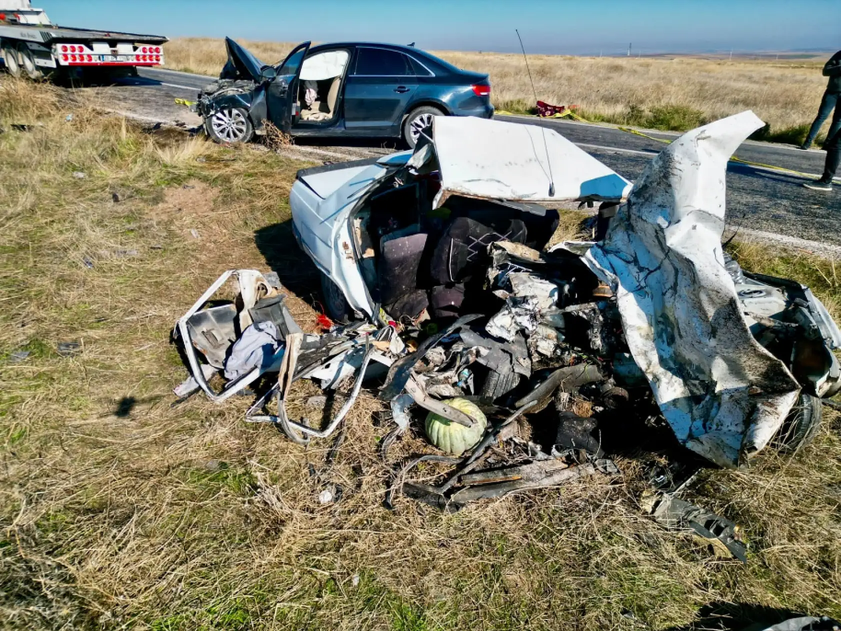 Biri Konya plakalı iki otomobil kafa kafaya çarpıştı: 4 ölü, 4 yaralı