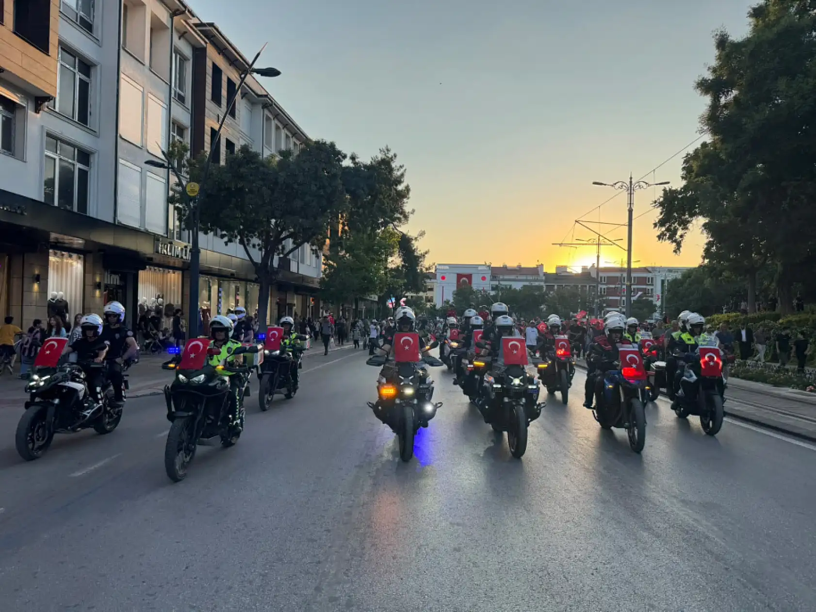 Konya merkeze akın ettiler! Yürüyüş yapıldı
