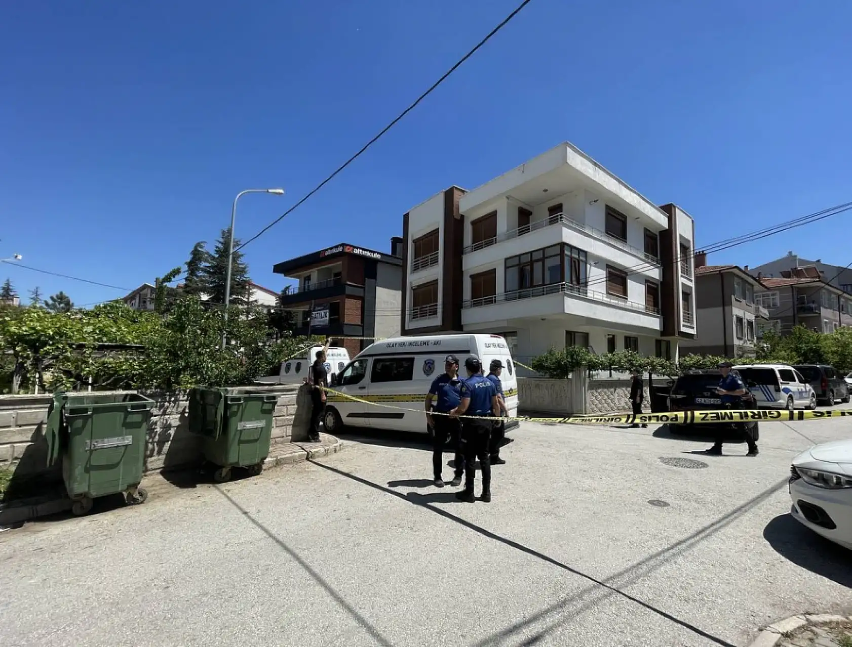 Konya merkezde cinnet geçiren evlat anne ve babasını hayattan kopardı