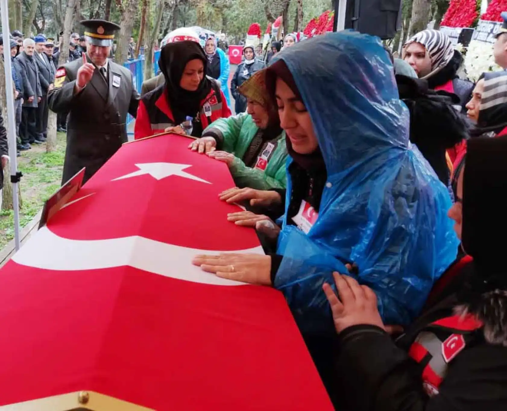 Konya şehidini son yolculuğuna uğurladı: Bizi yalnız bıraktın kuzum