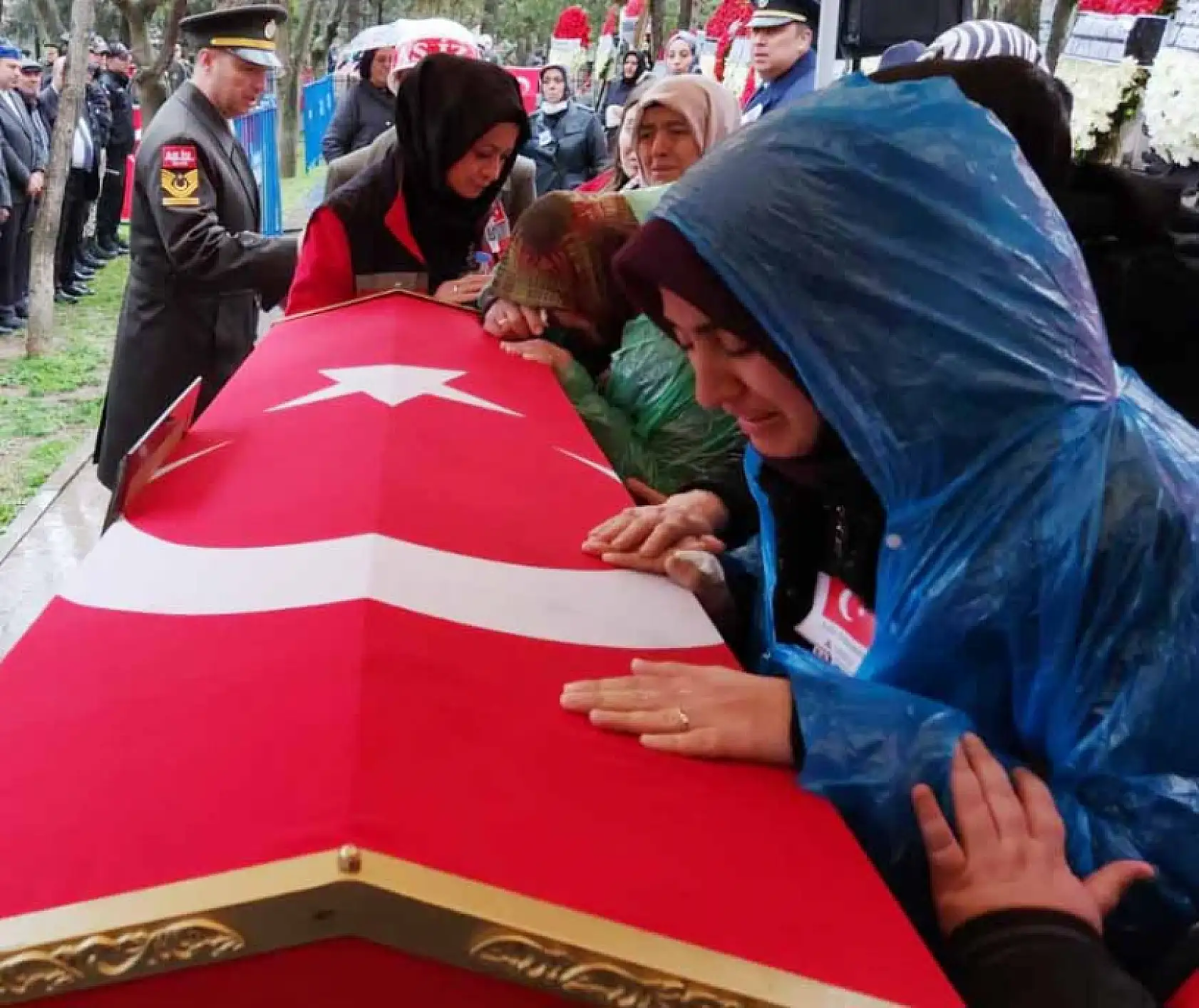 Konya şehidini son yolculuğuna uğurladı: Bizi yalnız bıraktın kuzum