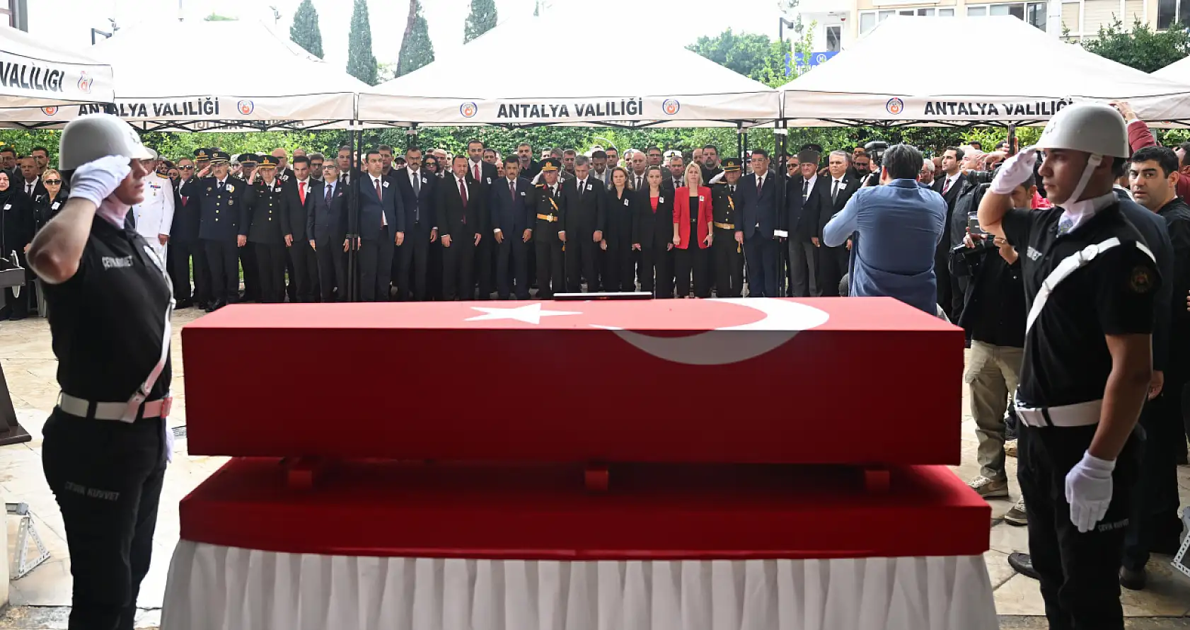 Konyalı sevilen isme acı veda! 'Kelimeler boğazımda düğümleniyor'