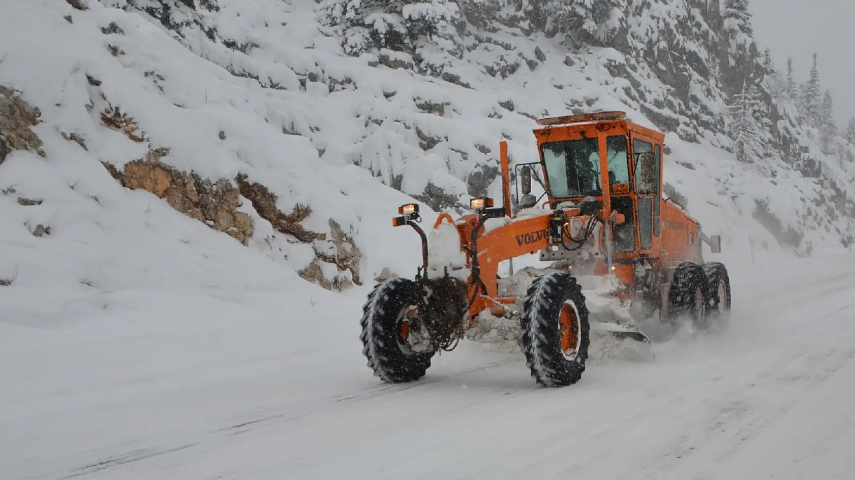 Konya-Antalya yolunda kar alarmı
