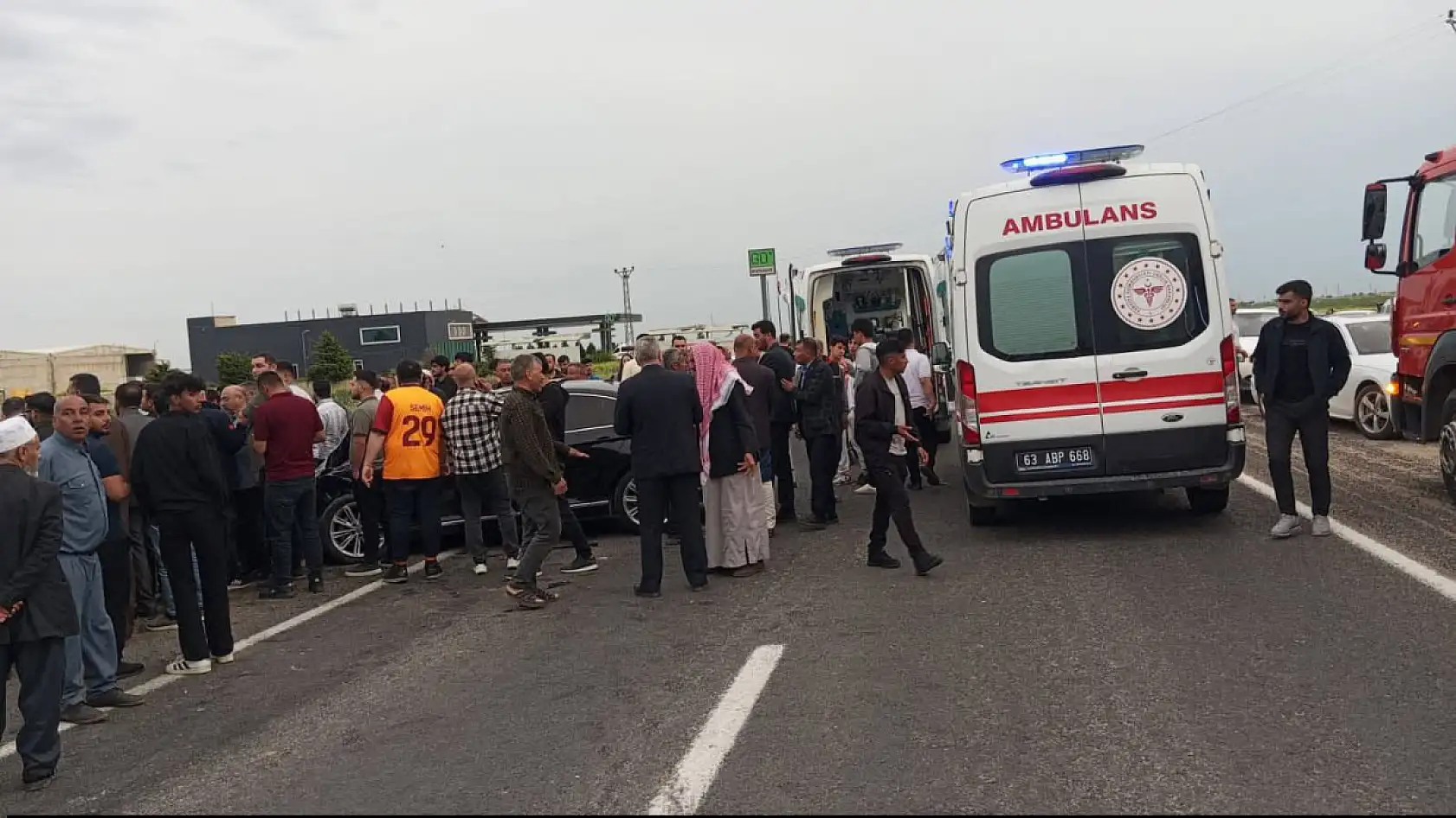 Otomobiller çarpıştı: 15 ve 17 yaşındaki gençler kurtarılamadı