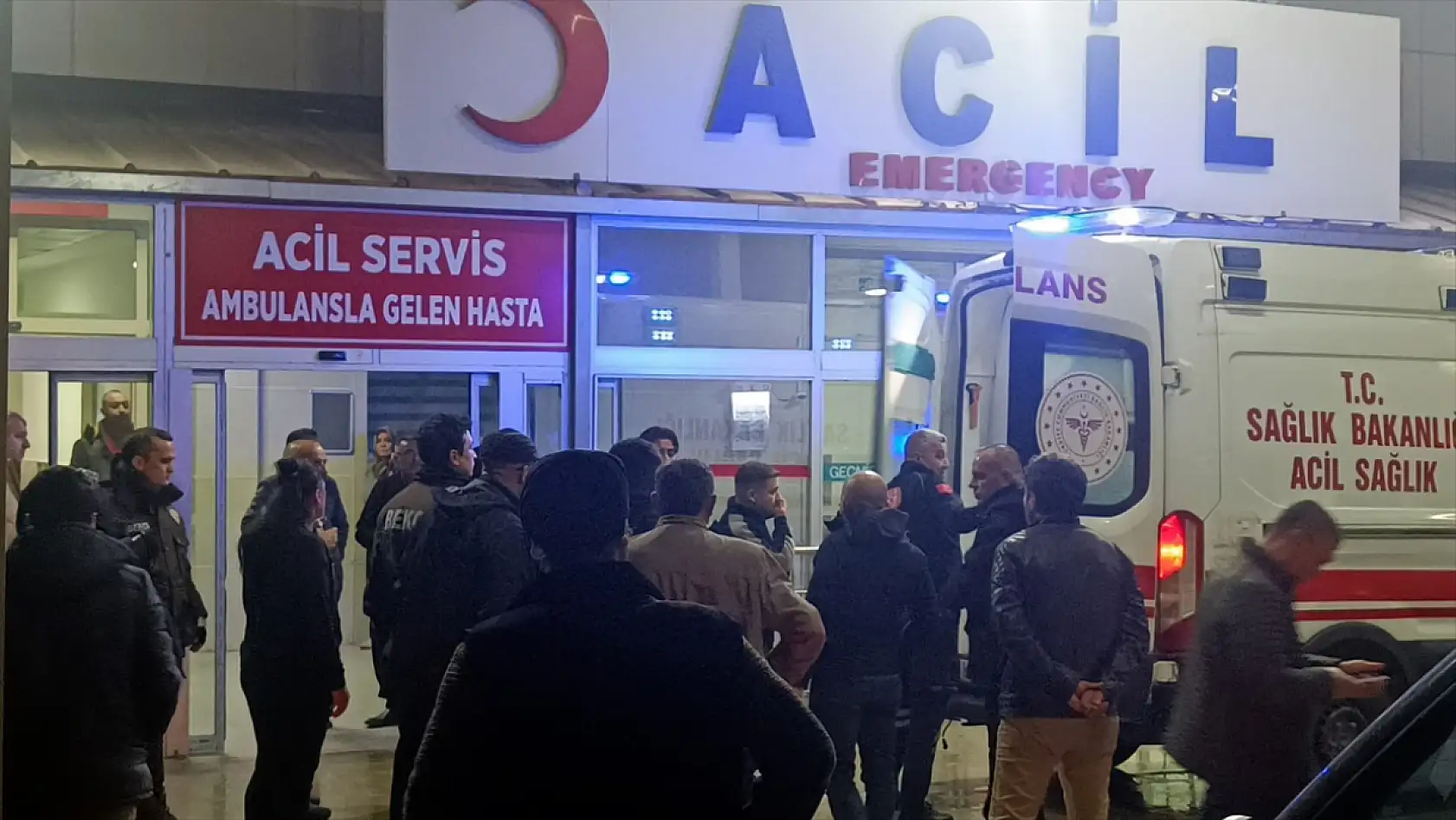 Tekel bayisinde bıçaklı kavga: 1 ölü, 1 ağır yaralı