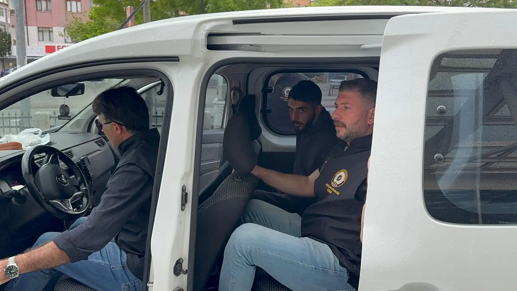 Konya merkezde annesinin sevgilisini öldürüp kaçan zanlı yakalandı