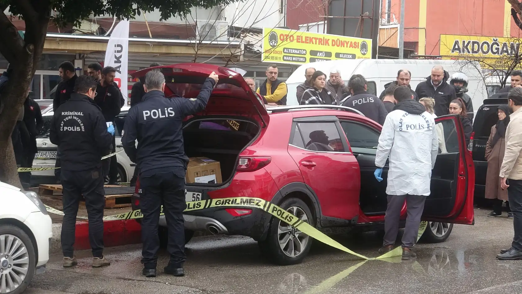 Araç içerisinde tamirci tarafından ölü bulundu, eşinin gözyaşları yürek dağladı