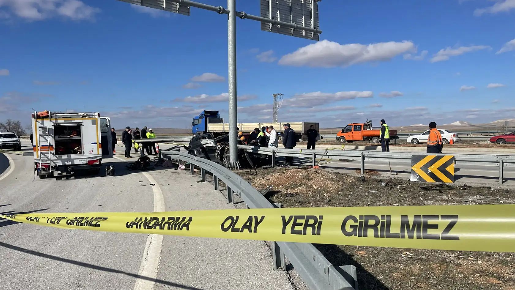 Ramazanın ilk günü Konya yolunda feci kaza: Anne ve baba öldü, 3 yaşındaki kızları yaralı kurtuldu