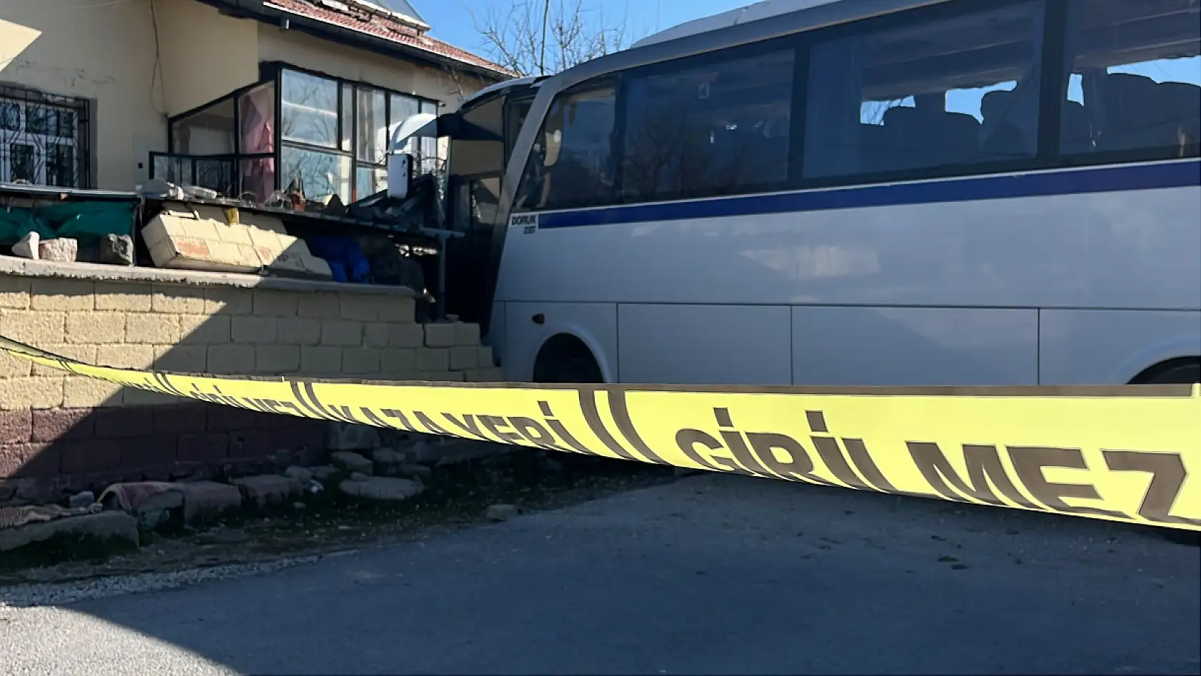 Konya merkezde servis aracı ile belediye otobüsü çarpıştı, 20 yaralı!