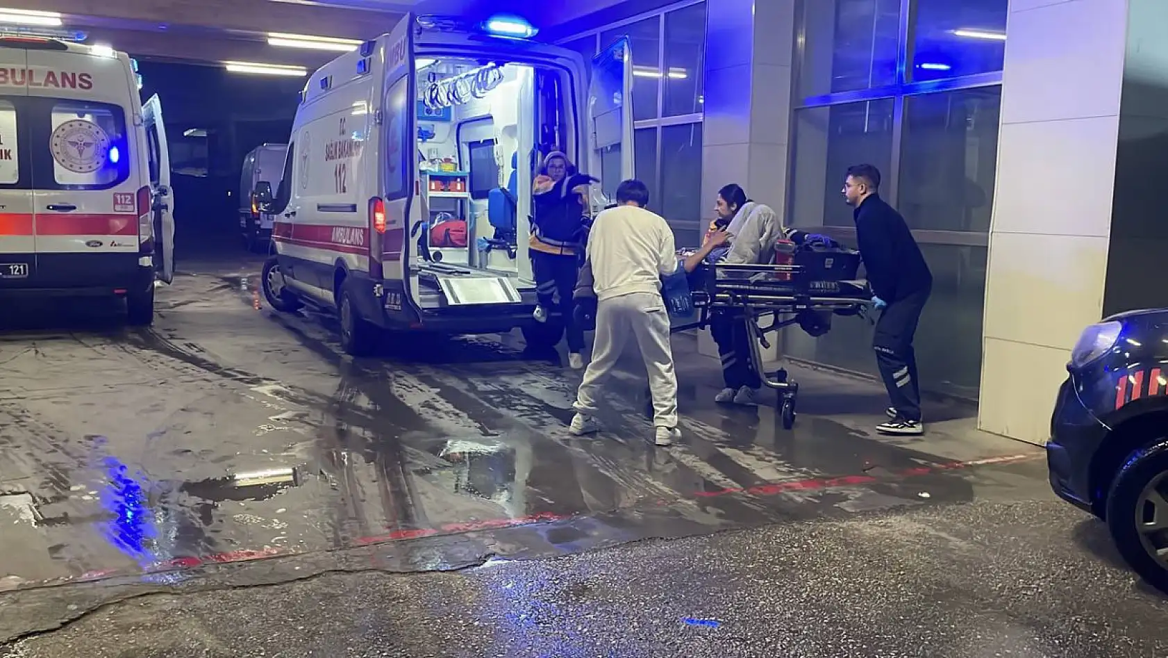 15 yaşındaki çocuk parkta dehşet saçtı: 2 ağır yaralı