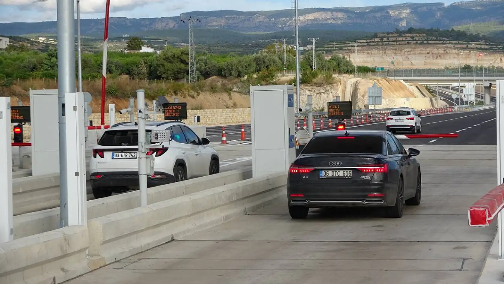 Trafiğe neşter: Konya-Mersin transit trafiğini rahatlatan otoyol trafiğe açıldı