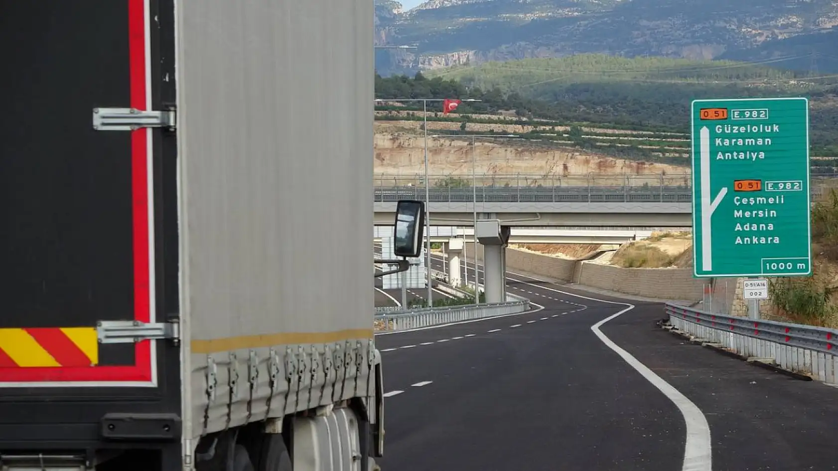 Trafiğe neşter: Konya-Mersin transit trafiğini rahatlatan otoyol trafiğe açıldı