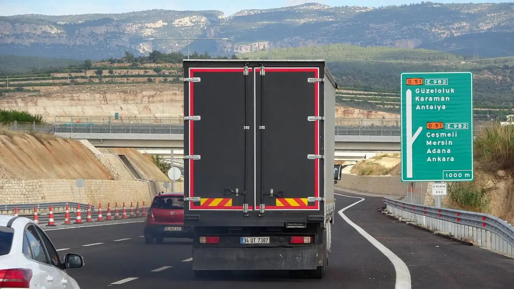 Trafiğe neşter: Konya-Mersin transit trafiğini rahatlatan otoyol trafiğe açıldı